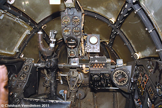 Machen Sie einen Rundgang durchs Cockpit der Ju 388!